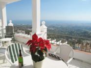 holiday rental apartment in El Mirador de Mijas with sunny terrace, communal pool and wi-fi